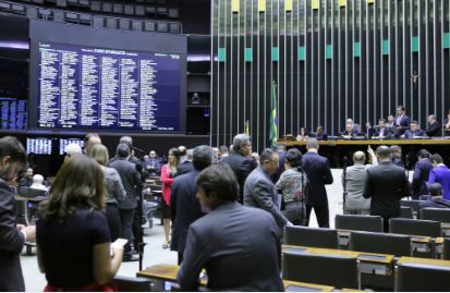 Rejeição da reforma trabalhista em comissão do Senado repercute no Plenário da Câmara